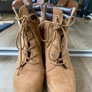 Chestnut chunky heeled boots